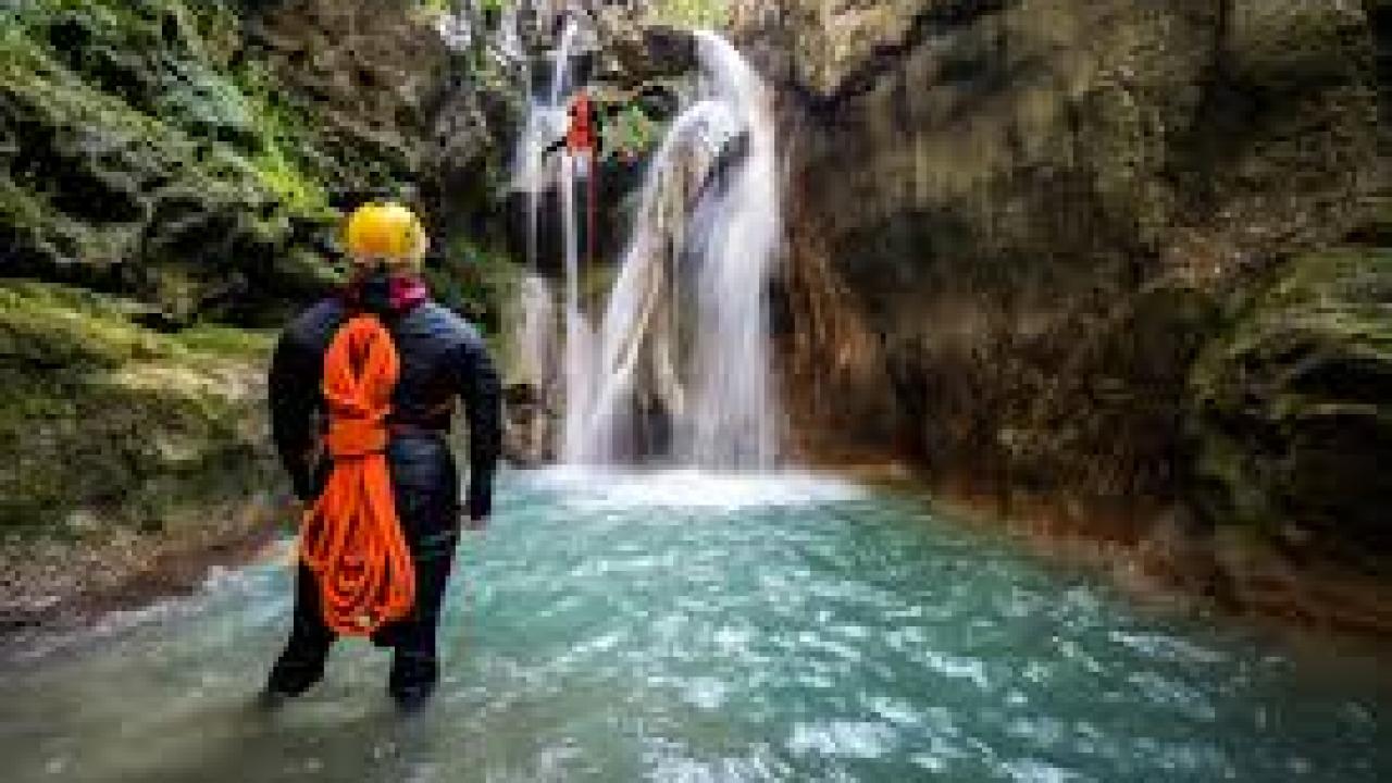 Canyoning-Canyon Crossing